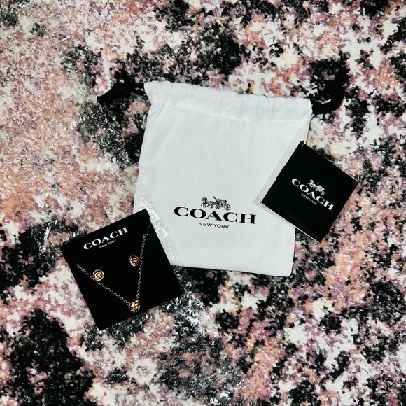 COACH || Open Circle Necklace + Tea Rose Stud Earrings Gift Set ⚜️NWT⚜️ - Picture 3 of 4